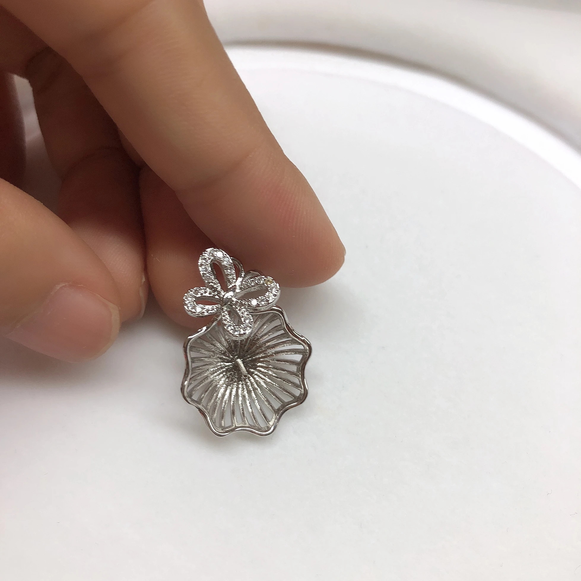Butterfly Design Pendant Base Mountings Findings Jewelry Settings Parts for Female Women Pearls Beads Crystal Agate Coral Jade
Butterfly Design Pendant Base Mountings Findings Jewelry Settings Parts for Female Women Pearls Beads Crystal Agate Coral Jade