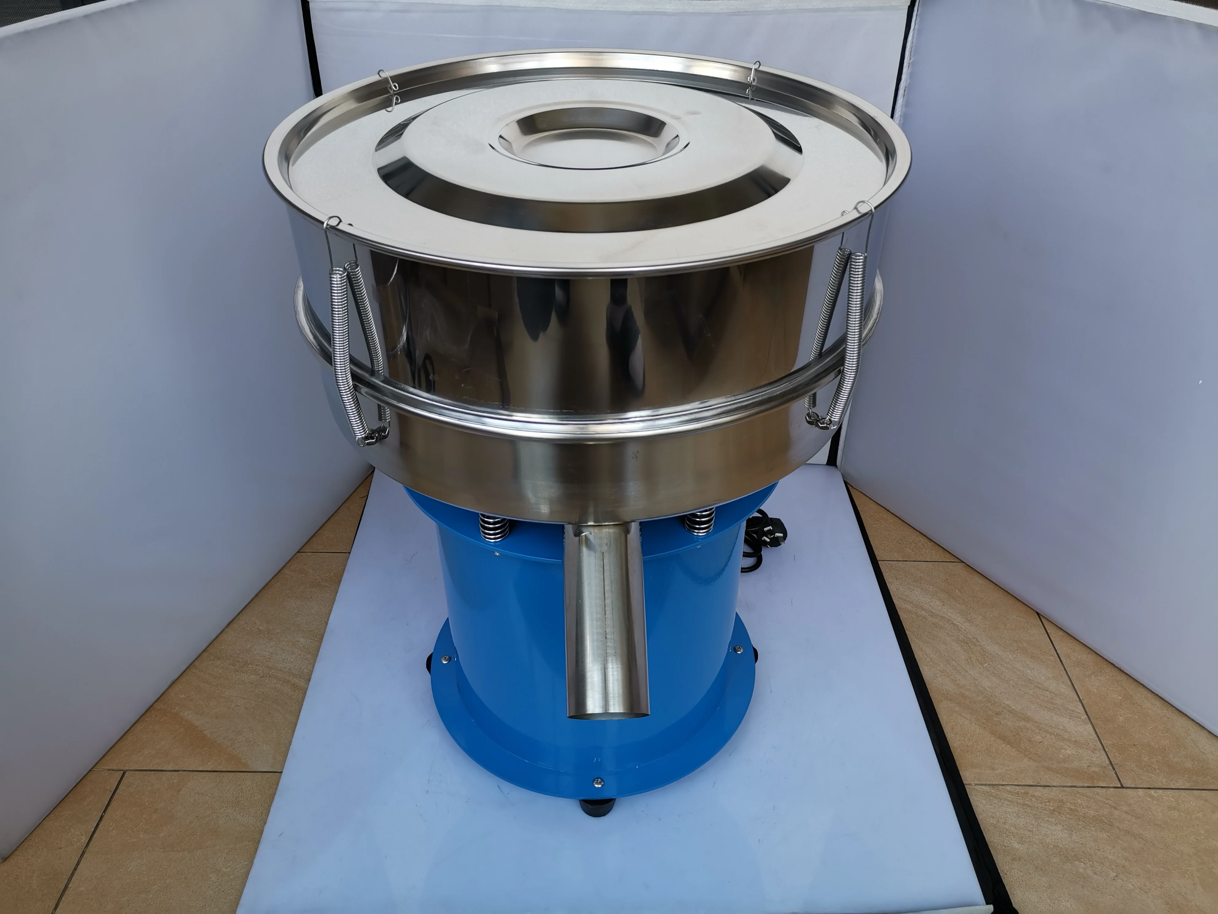 40cm Vibrating screen, sieve powder machine, electric sieve filter,medicine powder Vibration screening machine+3 pcs screens
40cm Vibrating screen, sieve powder machine, electric sieve filter,medicine powder Vibration screening machine+3 pcs screens