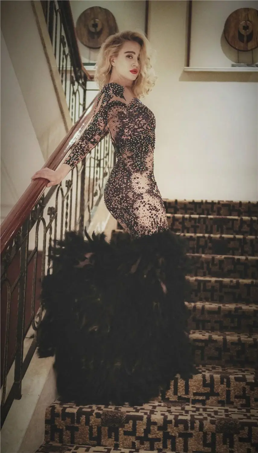 2020 New Sparkly Rhinestones Feather Trumpet Dress Women Sexy Nightclub Black Long Dress Prom Costumes Celebrate Party Dresses
2020 New Sparkly Rhinestones Feather Trumpet Dress Women Sexy Nightclub Black Long Dress Prom Costumes Celebrate Party Dresses