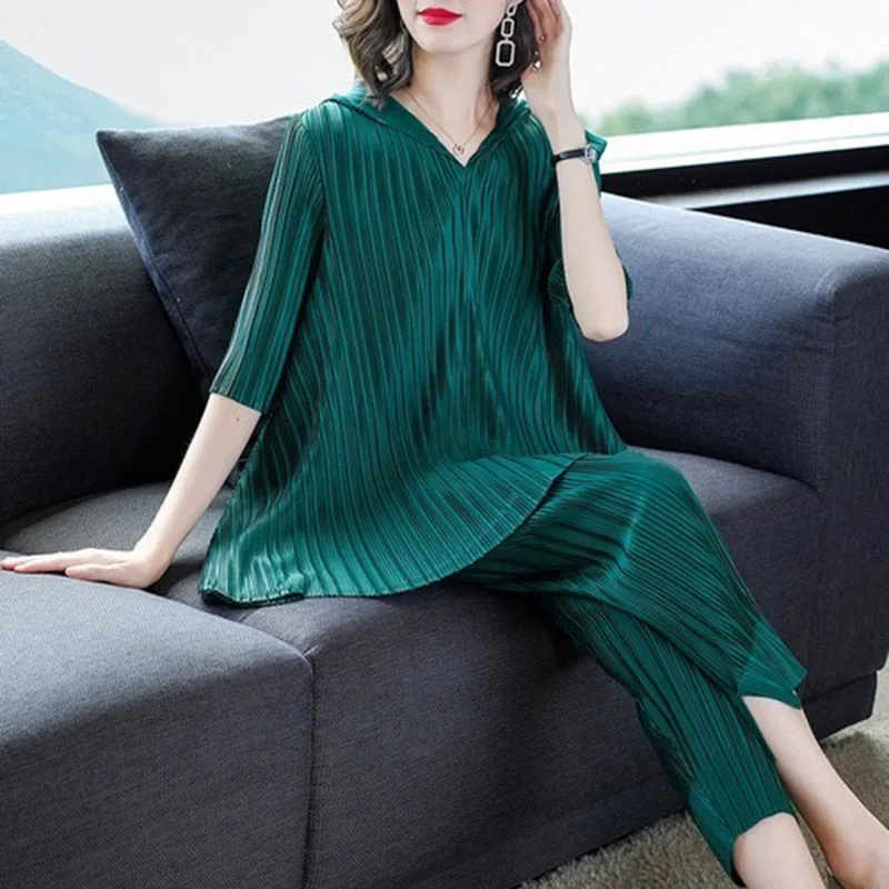 Autumn Loose Casual Temperament Large Size miyak Pleated Suit Women's Clothing Two Piece Set Pleats hoodie + elegant pants suit
Autumn Loose Casual Temperament Large Size miyak Pleated Suit Women's Clothing Two Piece Set Pleats hoodie + elegant pants suit