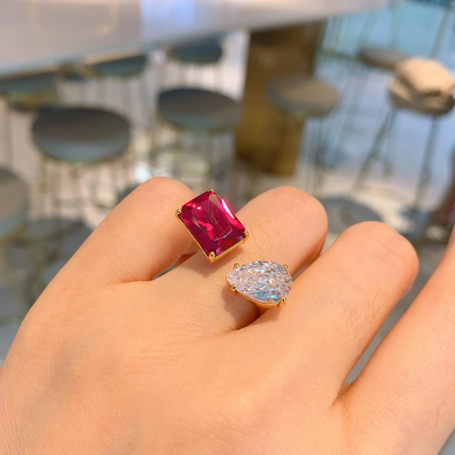 QTT Luxury Red White Water Drop Zircon Opening Rings For Woman New Fashion Gothic Finger Jewelry Wedding Party Finger Ring
QTT Luxury Red White Water Drop Zircon Opening Rings For Woman New Fashion Gothic Finger Jewelry Wedding Party Finger Ring