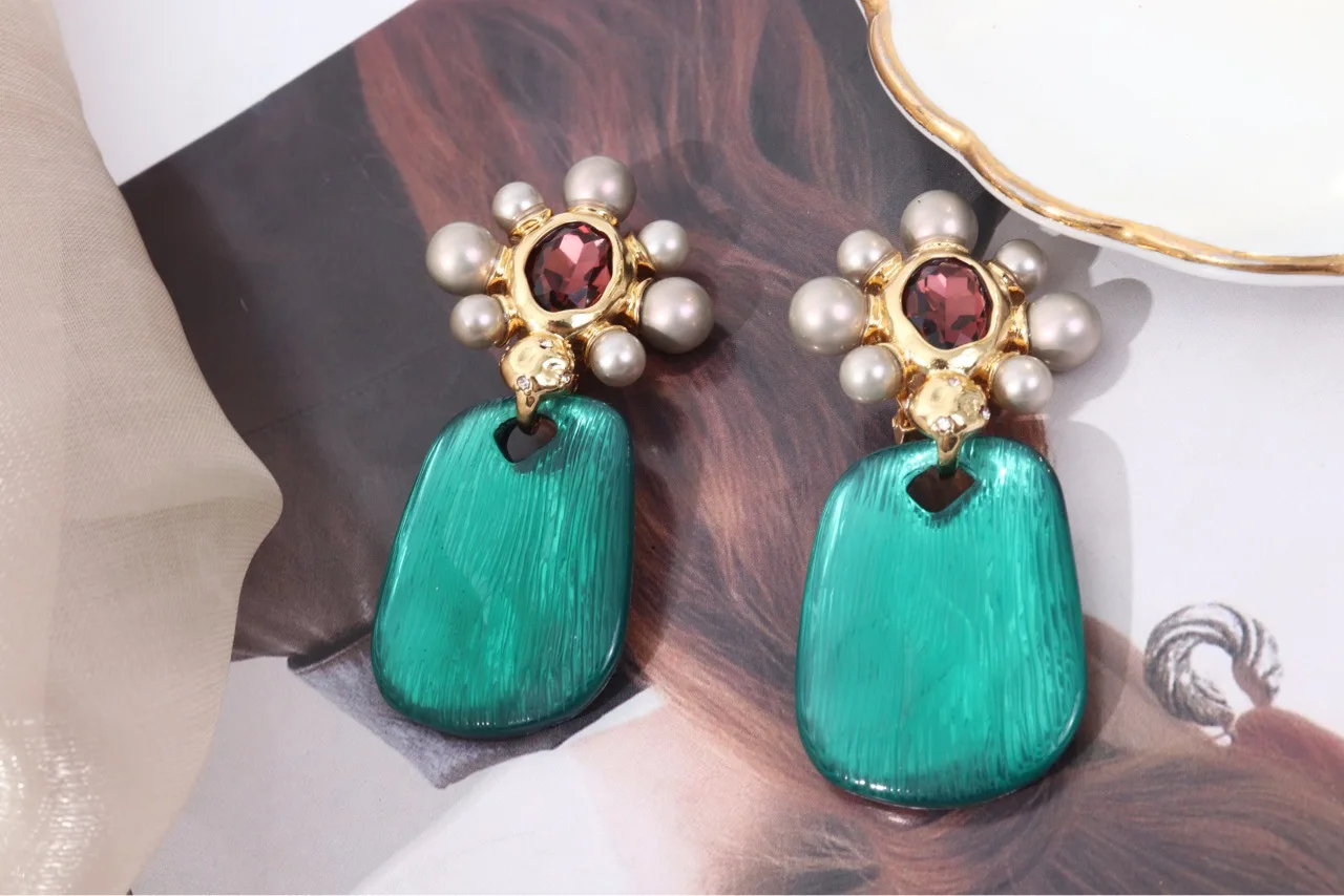 European And American S925 Sterling Silver Needle Earrings for Women Trend Pearl Plexiglass Ear Clips Earringss For Gilrs Party
European And American S925 Sterling Silver Needle Earrings for Women Trend Pearl Plexiglass Ear Clips Earringss For Gilrs Party