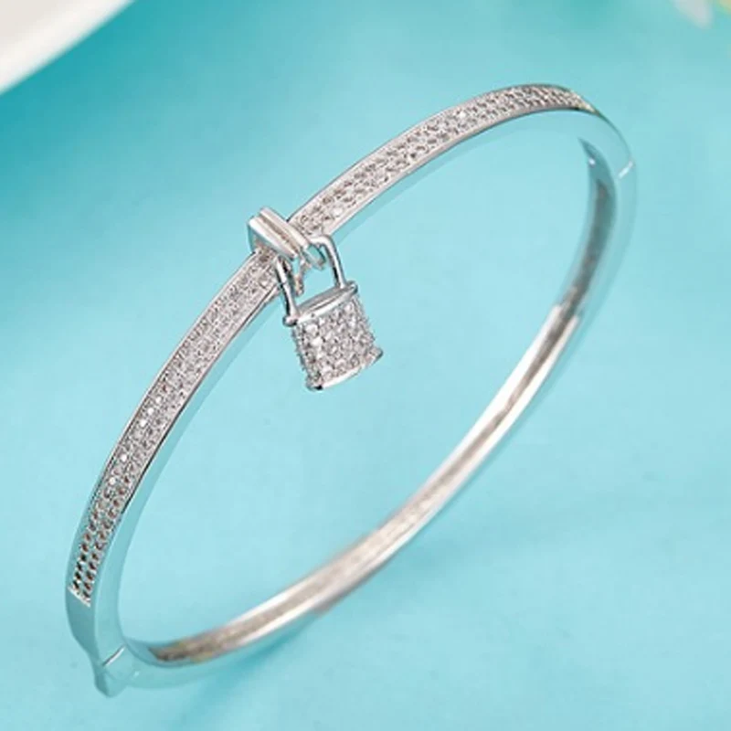Zlxgirl jewelry brand women size Key shape bracelet metal copper Gold bangle women's wedding anniversary jewelry free shipping
Zlxgirl jewelry brand women size Key shape bracelet metal copper Gold bangle women's wedding anniversary jewelry free shipping