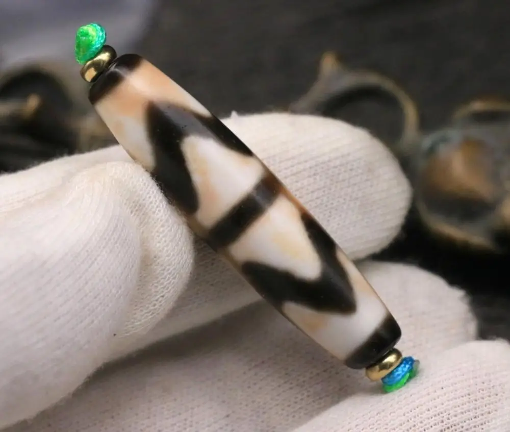 Rare Pattern Magic Power Tibetan Oily Old Agate Double Tiger ToothdZi Bead 46MM
Rare Pattern Magic Power Tibetan Oily Old Agate Double Tiger ToothdZi Bead 46MM