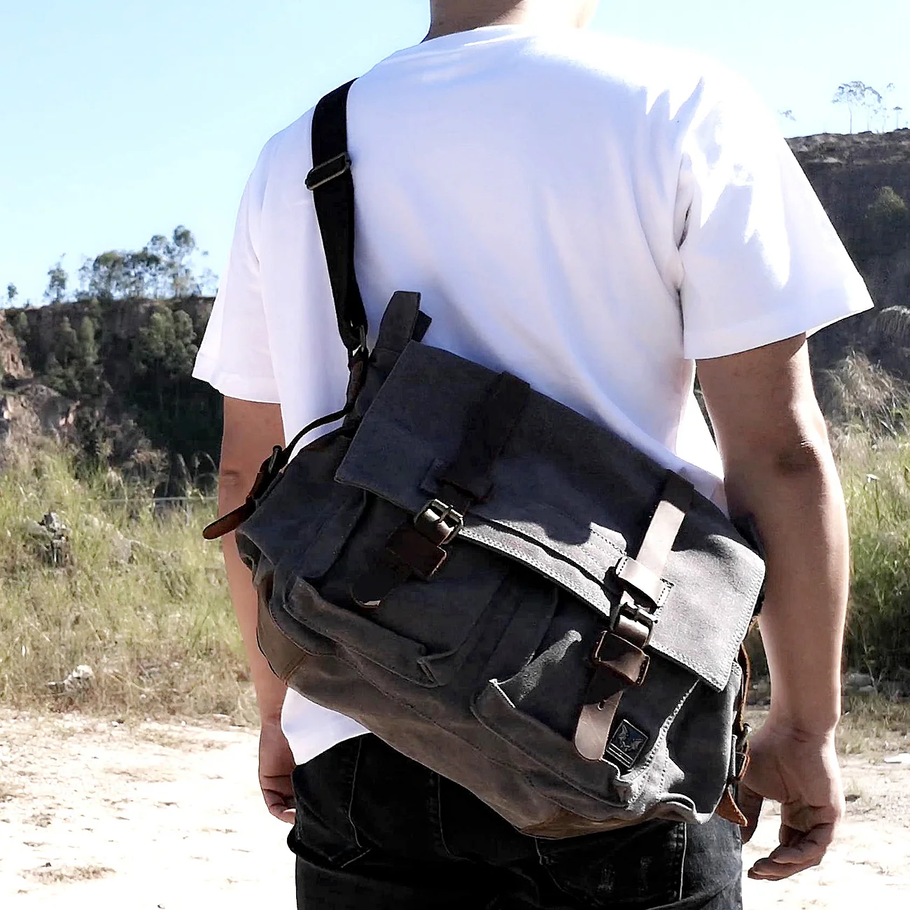 Messenger Bag Canvas Shoulder Bag Men Crossbody Bag Casual Bag Vintage Fashion Laptop Bag Briefcase
Messenger Bag Canvas Shoulder Bag Men Crossbody Bag Casual Bag Vintage Fashion Laptop Bag Briefcase