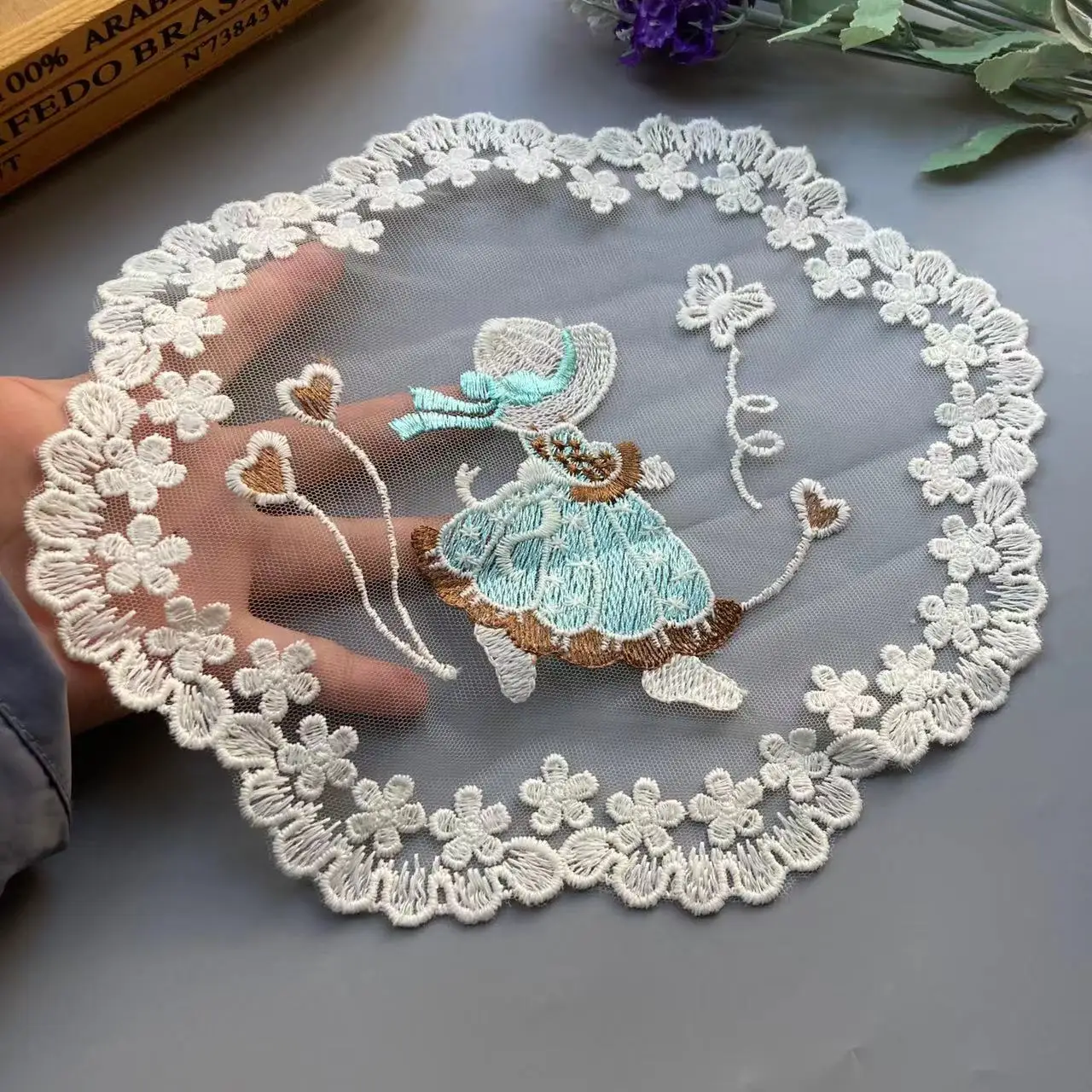 24*28 cm Soft Beautiful Flower Lace Applique Trim for Sofa Curtain Towel Bed Cover Trimmings Home Textiles Cloth Polyester Mesh
24*28 cm Soft Beautiful Flower Lace Applique Trim for Sofa Curtain Towel Bed Cover Trimmings Home Textiles Cloth Polyester Mesh