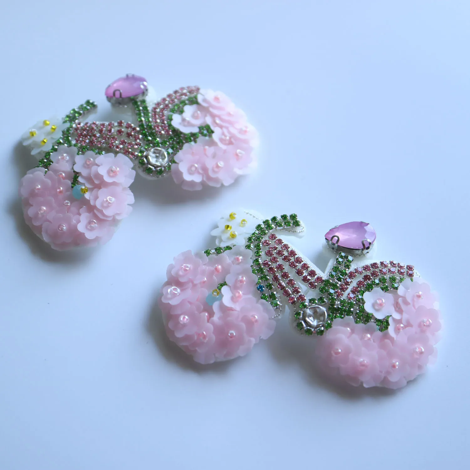 2pc pink rhinestone beaded Patches for clothing DIY sew on bike parches Embroidery sequin appliques for bags
2pc pink rhinestone beaded Patches for clothing DIY sew on bike parches Embroidery sequin appliques for bags