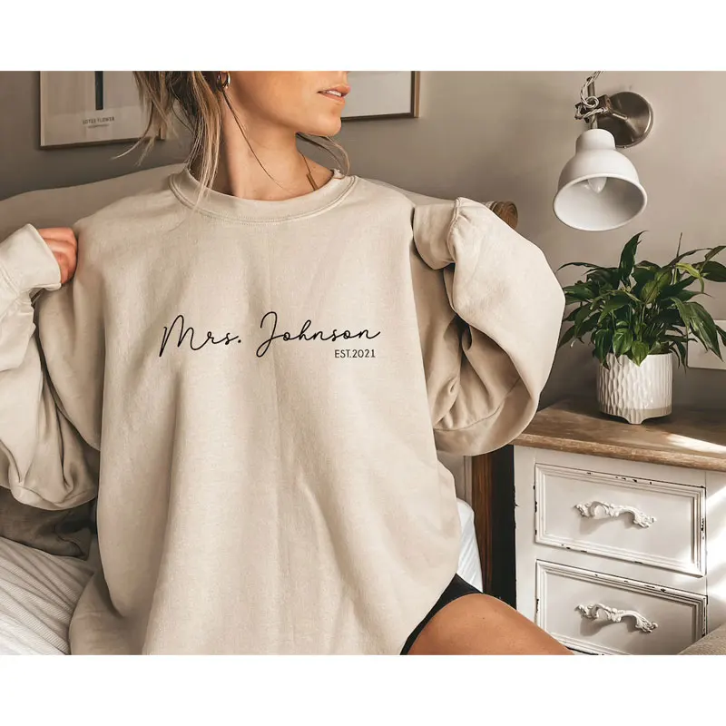 Personalized Sweatshirt Bride Wedding Gift Honeymoon Long Sleeve Pullover Bride To Be Shirt Customed Oversized Hoodie Future Mrs
Personalized Sweatshirt Bride Wedding Gift Honeymoon Long Sleeve Pullover Bride To Be Shirt Customed Oversized Hoodie Future Mrs