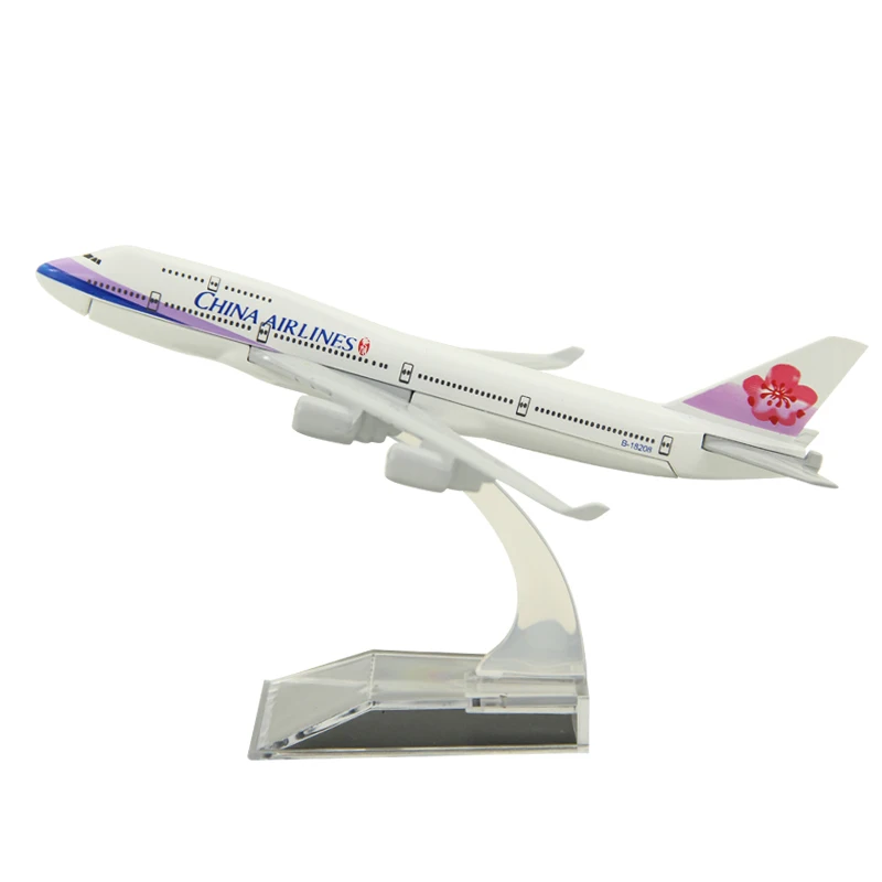 JASON TUTU модель самолета Модель самолета 16 см China Airlines Boeing B747-400 модель самолета 1:400 Литые металлические самолеты
JASON TUTU модель самолета Модель самолета 16 см China Airlines Boeing B747-400 модель самолета 1:400 Литые металлические самолеты
