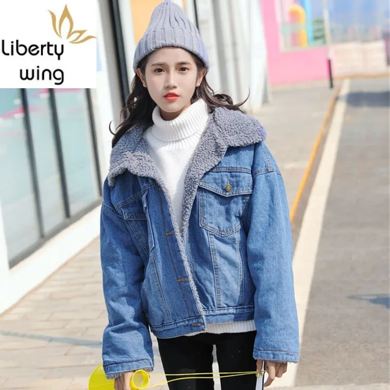 Women Winter Fur Lining Denim Thick Warm Overcoat Loose Fit Casual Jeans Coat Streetwear Lapel Collar Girl Cowboy Jacket
Women Winter Fur Lining Denim Thick Warm Overcoat Loose Fit Casual Jeans Coat Streetwear Lapel Collar Girl Cowboy Jacket