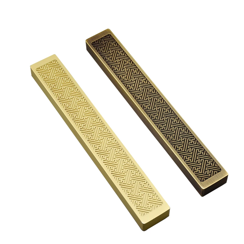 Creative Brass Paperweights Adult Metal Chinese Brush Pen Rest Paper Pressing Prop Chinese Calligraphy Ink Painting Paperweights
Creative Brass Paperweights Adult Metal Chinese Brush Pen Rest Paper Pressing Prop Chinese Calligraphy Ink Painting Paperweights