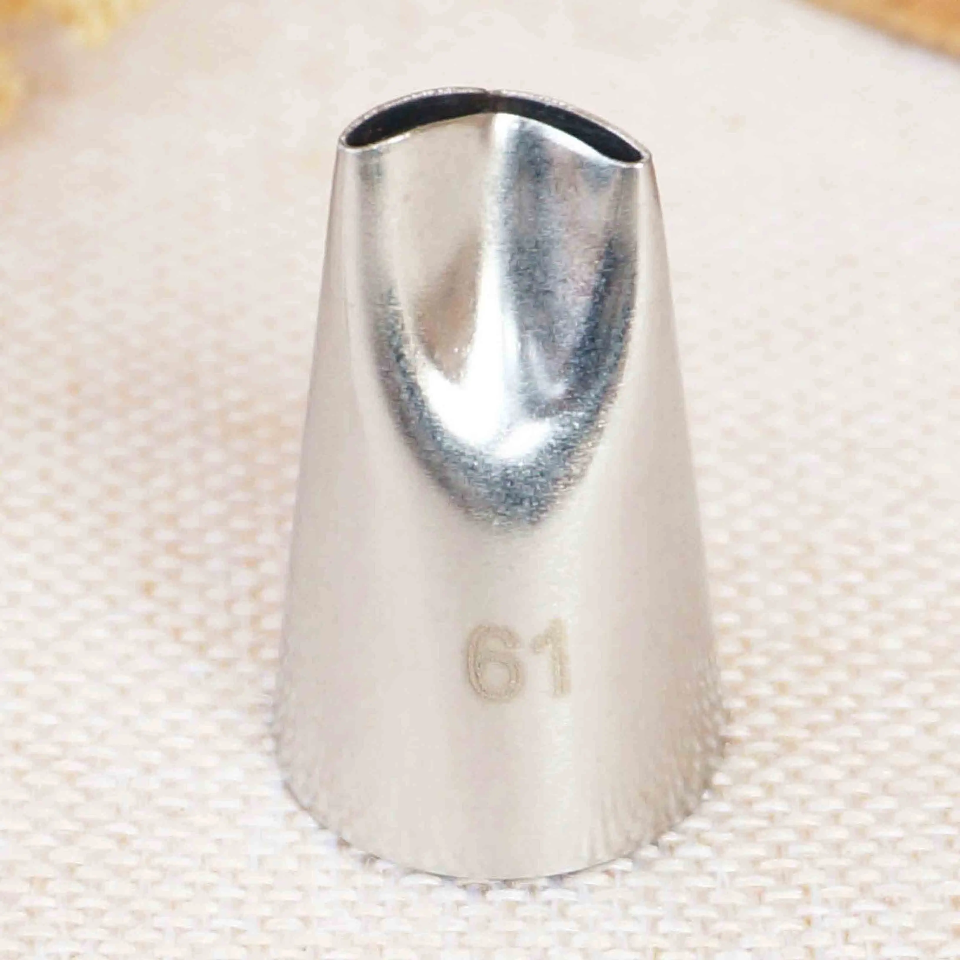 #61 Cake Cream Decoration Tips Piping Nozzle Stainless Steel Pastry Nozzle Cake Piping Tools Create Pinecone Freesia Small Size
#61 Cake Cream Decoration Tips Piping Nozzle Stainless Steel Pastry Nozzle Cake Piping Tools Create Pinecone Freesia Small Size