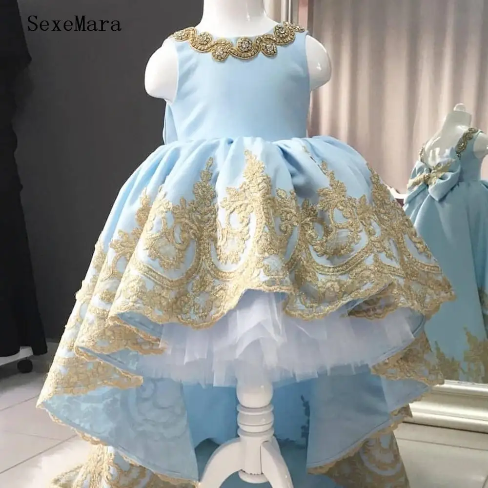 New Hi-Lo Baby Girls Dresses Sky Blue Satin Gold Lace Flower Girl Dress Kids Birthday Gown with Puff Long Tail
New Hi-Lo Baby Girls Dresses Sky Blue Satin Gold Lace Flower Girl Dress Kids Birthday Gown with Puff Long Tail