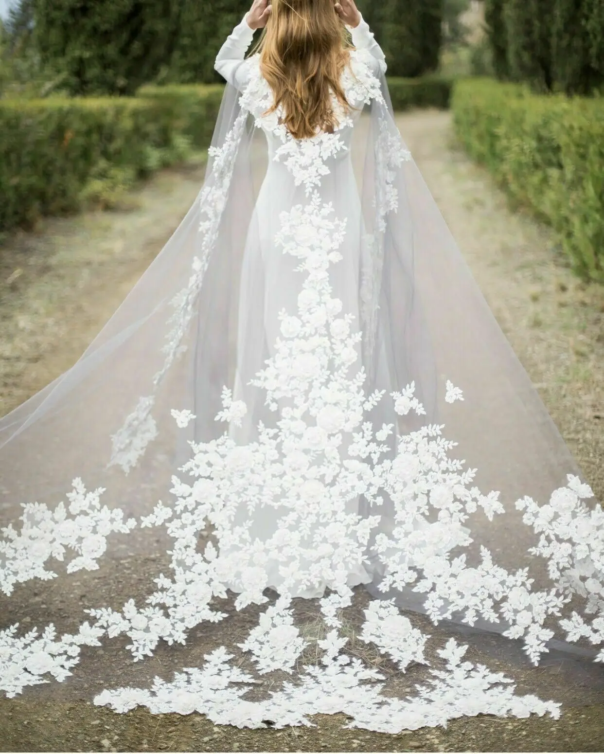 3D Appliques Wedding Wrap Long Bridal Jackets Cape Top Lace Tulle Elegant Party Cloak Customized
3D Appliques Wedding Wrap Long Bridal Jackets Cape Top Lace Tulle Elegant Party Cloak Customized