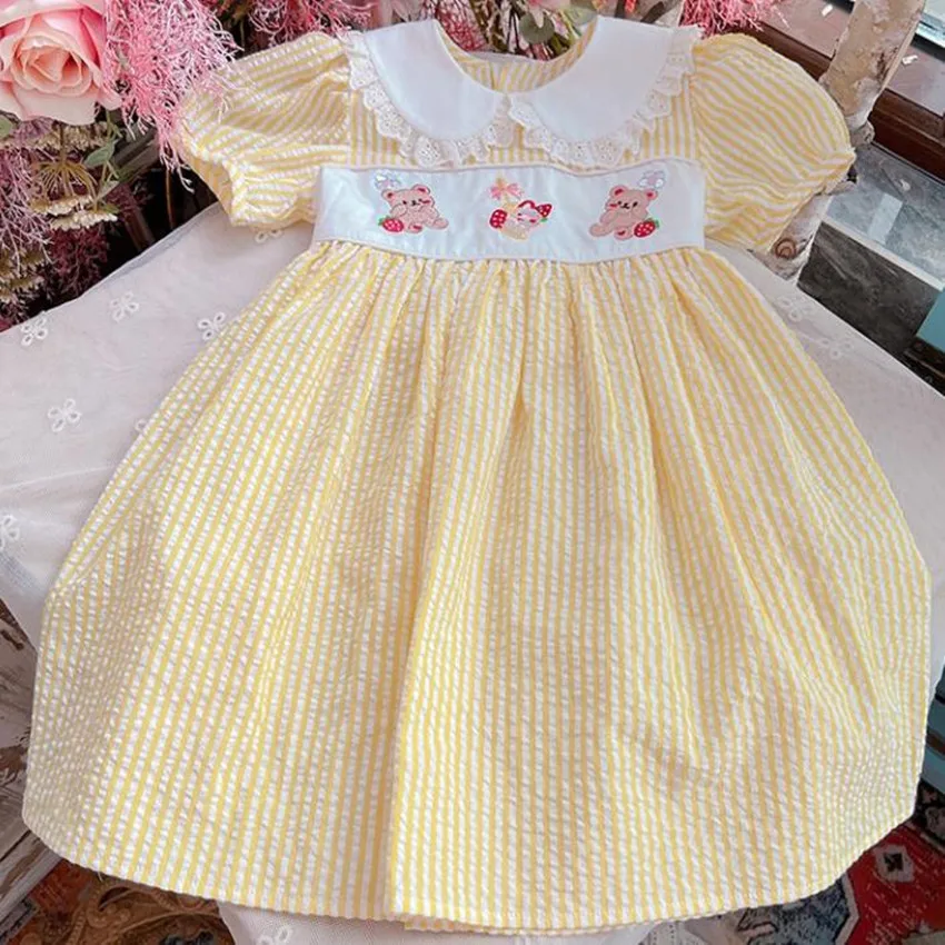 Kids summer vintage Puff Sleeve Embroidery Dress Cute Cartoon Figure baby girl Princess Dress
Kids summer vintage Puff Sleeve Embroidery Dress Cute Cartoon Figure baby girl Princess Dress