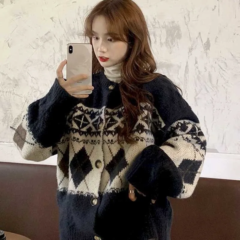 Autumn and winter 2022 new retro jacquard knitted loose large size single-breasted cardigan round neck long-sleeved sweater wome
Autumn and winter 2022 new retro jacquard knitted loose large size single-breasted cardigan round neck long-sleeved sweater wome