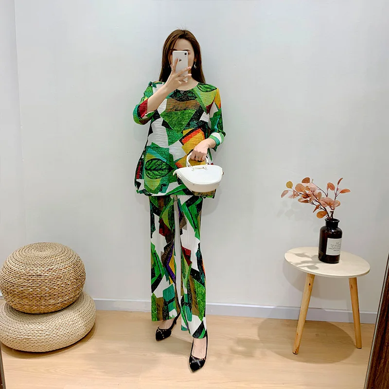 Miyake Pleated straight printed Pants 2021 autumn New style casual basic loose thin large folda fashion vintage pants for woman
Miyake Pleated straight printed Pants 2021 autumn New style casual basic loose thin large folda fashion vintage pants for woman