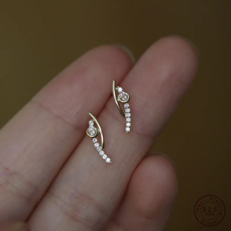 925 Sterling Silver 14K Gold Plated stud Earrings Korean Shiny Zircon Arc Earrings fou Women All-match Jewelry
925 Sterling Silver 14K Gold Plated stud Earrings Korean Shiny Zircon Arc Earrings fou Women All-match Jewelry