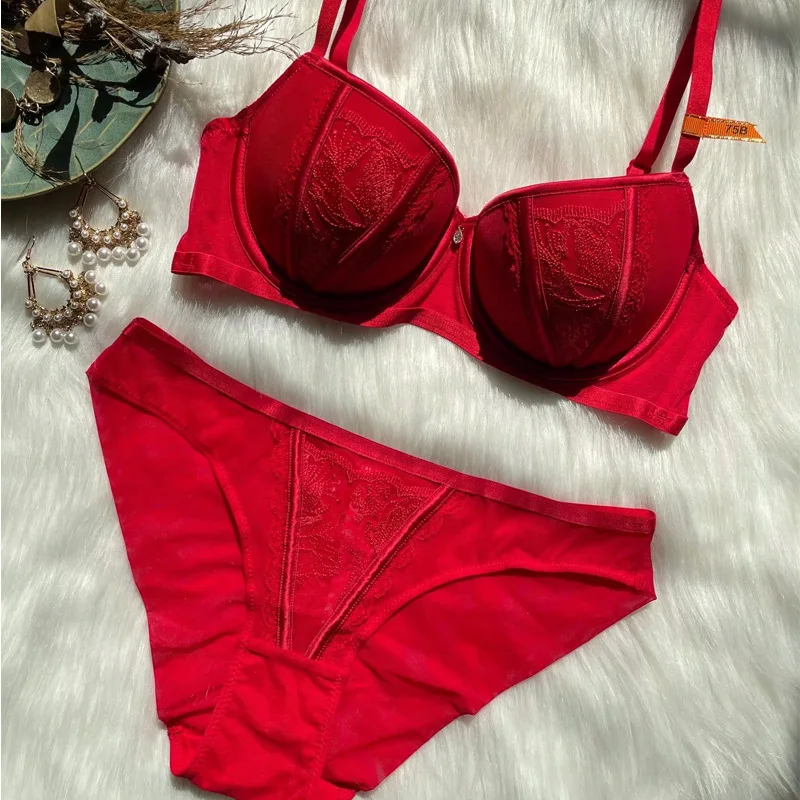 Sexy women embroidered gathered bra set large size ladies underwire lingerie with underwear sets Сексуальное Белье
Sexy women embroidered gathered bra set large size ladies underwire lingerie with underwear sets Сексуальное Белье
