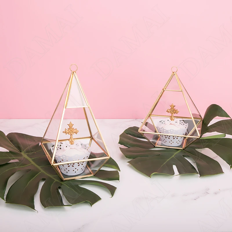 Gilded Frame Glass Storage Rack Bedroom Desktop Cosmetic Container Creativity Wedding Cake Display Stand Nordic Home Decoration
Gilded Frame Glass Storage Rack Bedroom Desktop Cosmetic Container Creativity Wedding Cake Display Stand Nordic Home Decoration