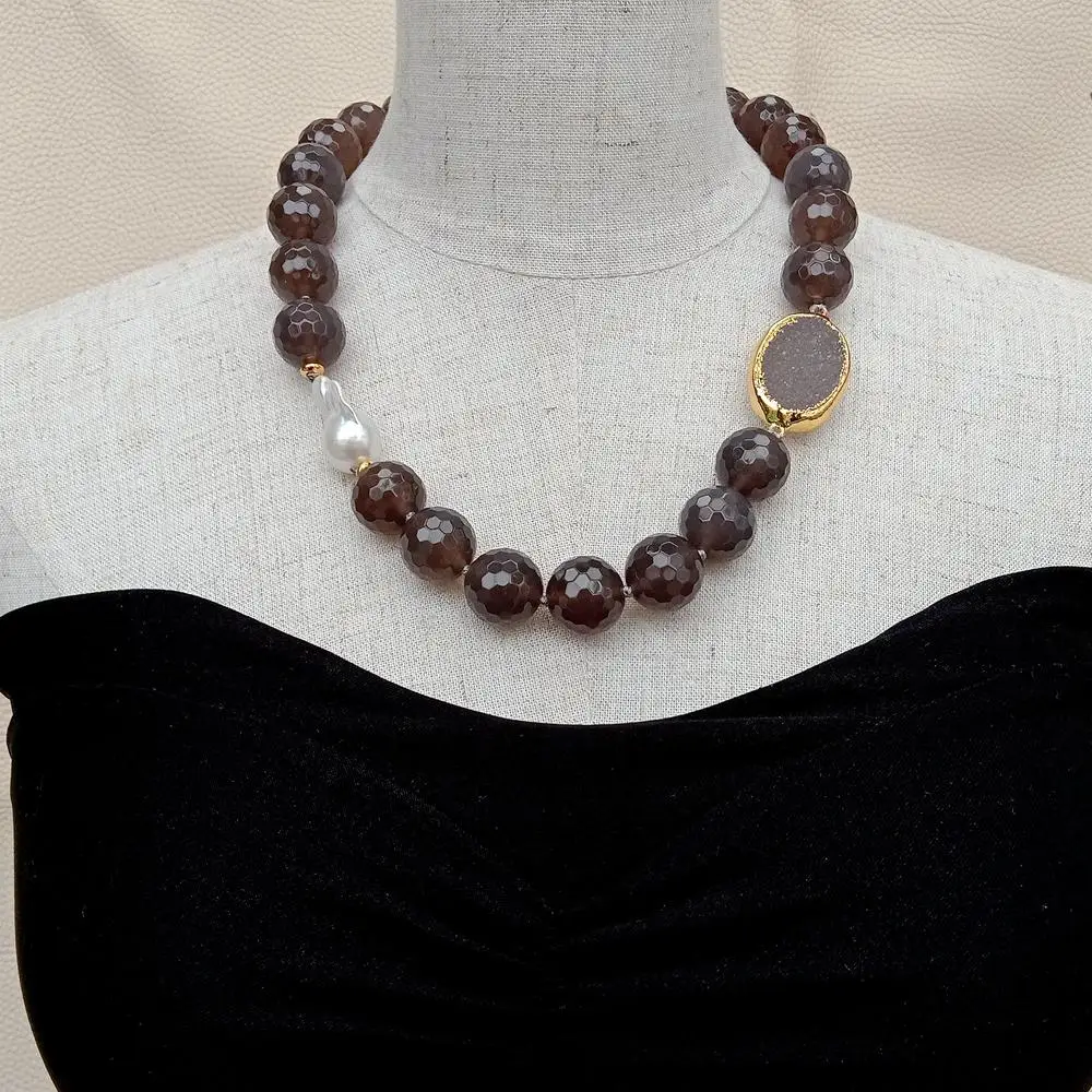 YYGEM 18mm Natural Faceted Round Gray Agate Bead Agate Druzy Connector Cultured White freshwater Pearl Choker Necklace 21"
YYGEM 18mm Natural Faceted Round Gray Agate Bead Agate Druzy Connector Cultured White freshwater Pearl Choker Necklace 21"
