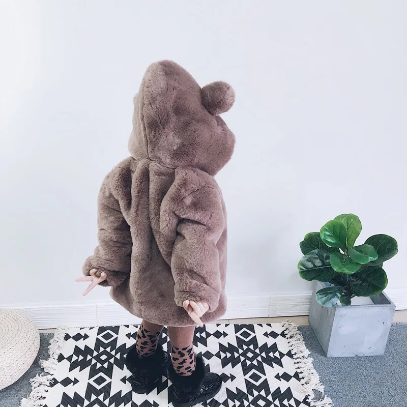 New Winter Girls Fur Coat Elegant Baby Girl Faux Fur Jackets Thickness Warm Hooded coat Kids Outerwear Clothes Girls Coat CT050
New Winter Girls Fur Coat Elegant Baby Girl Faux Fur Jackets Thickness Warm Hooded coat Kids Outerwear Clothes Girls Coat CT050