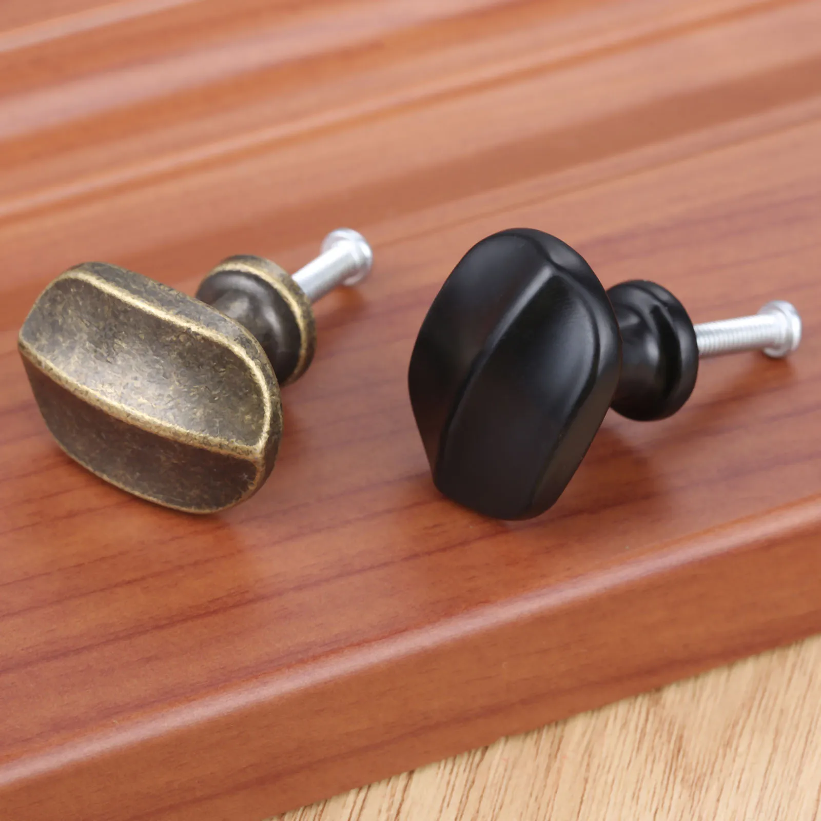 Antique Alloy Oval Single Hole Handle and Knobs Black Cabinet Handles Door Handle Cupboard Drawer Kitchen Pull Furniture
Antique Alloy Oval Single Hole Handle and Knobs Black Cabinet Handles Door Handle Cupboard Drawer Kitchen Pull Furniture
