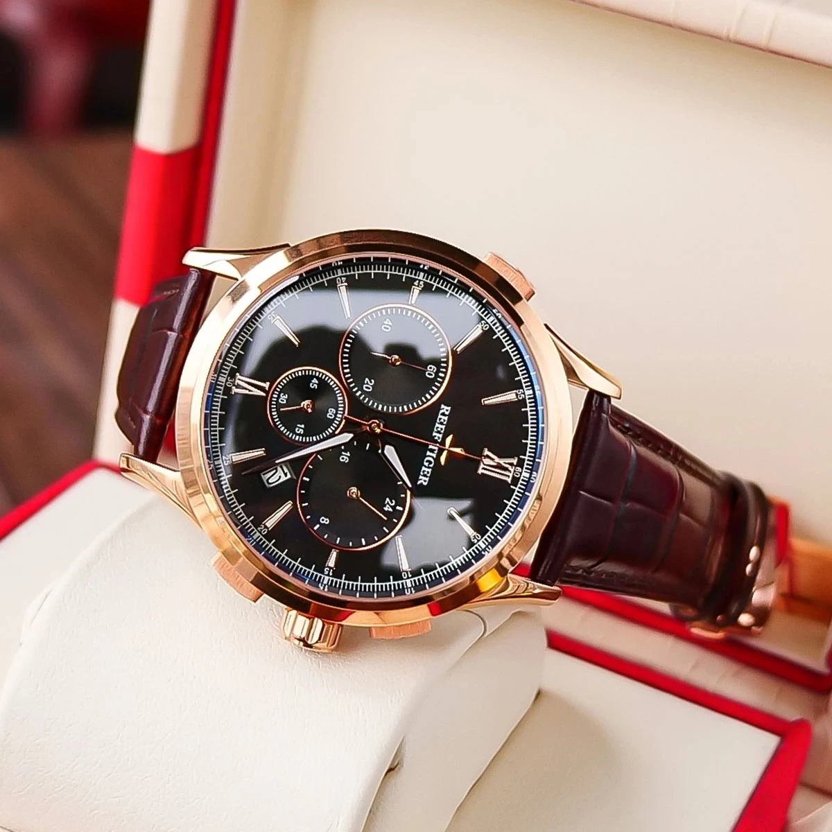 Reef Tiger/RT Luxury Men Business Casual Watch Black Dial Rose Gold Mens Watch Leather Strap Chronograph Quartz Watch
Reef Tiger/RT Luxury Men Business Casual Watch Black Dial Rose Gold Mens Watch Leather Strap Chronograph Quartz Watch