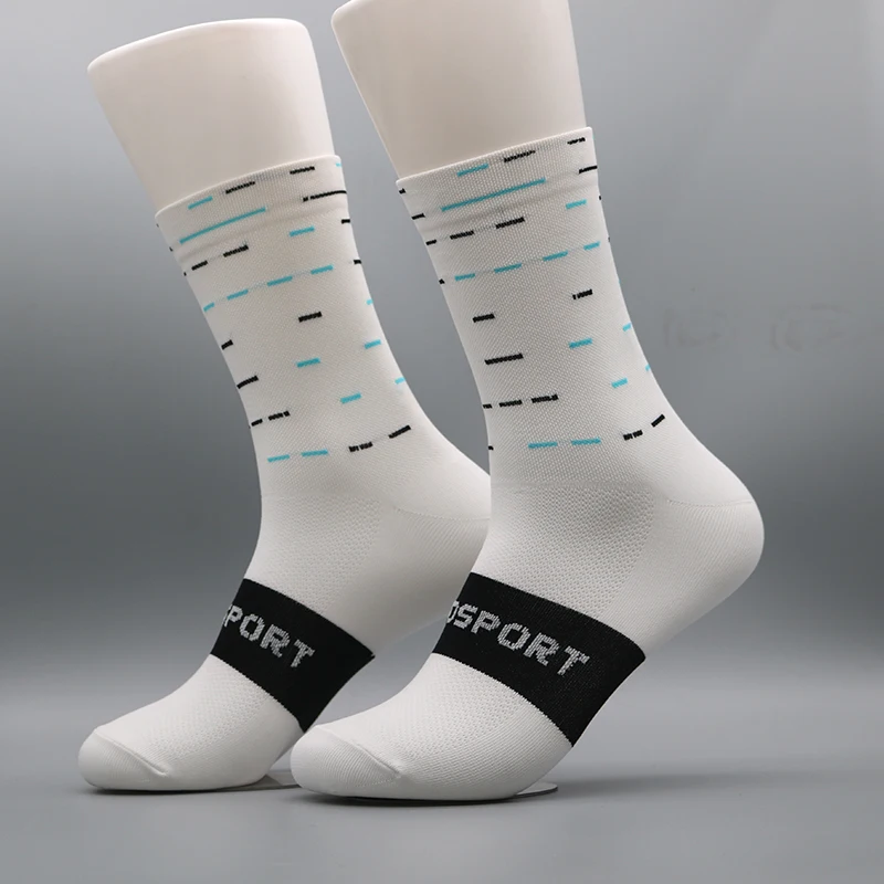 Men's and women's general highway bicycle riding socks running sports basketball middle tube compression socks
Men's and women's general highway bicycle riding socks running sports basketball middle tube compression socks