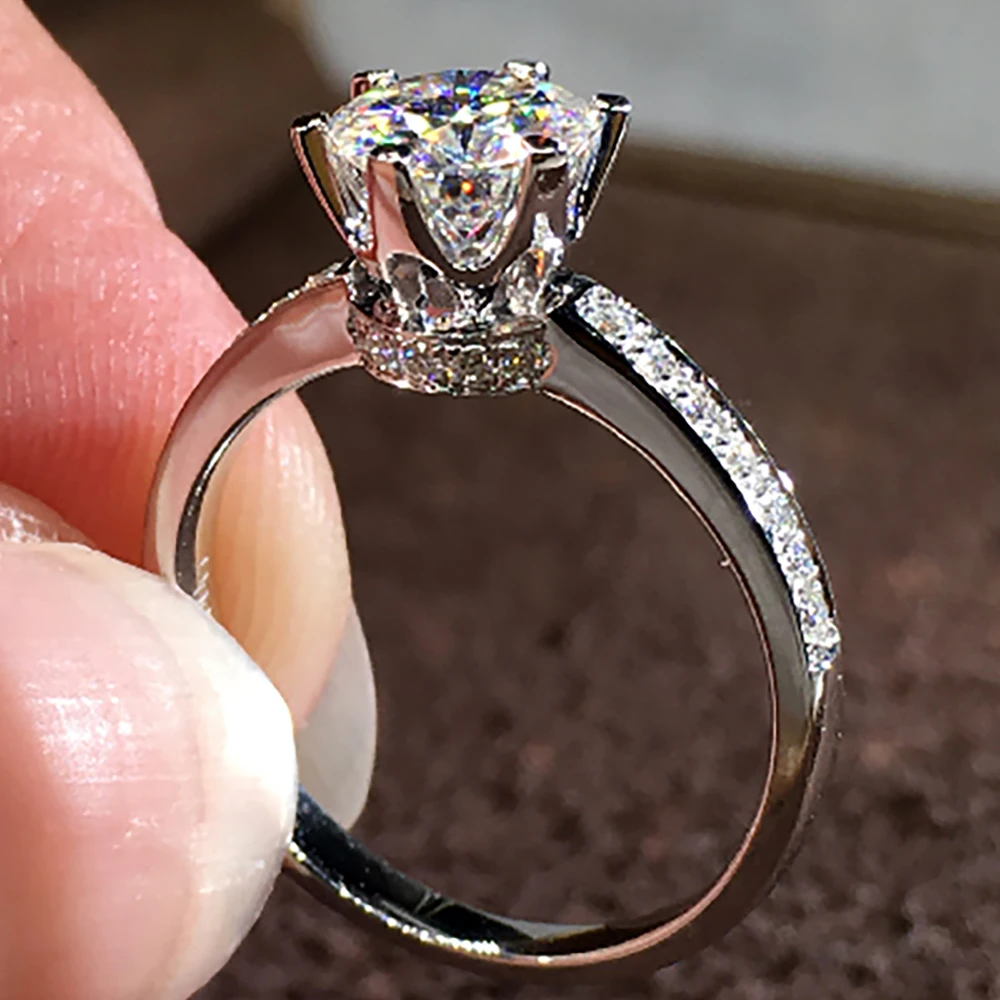Custom Solid 18K Au750 White Gold Women Wedding Party Engagement Ring 1 2 3 4 5 Carat Round Moissanite Diamond Ring Crown
Custom Solid 18K Au750 White Gold Women Wedding Party Engagement Ring 1 2 3 4 5 Carat Round Moissanite Diamond Ring Crown