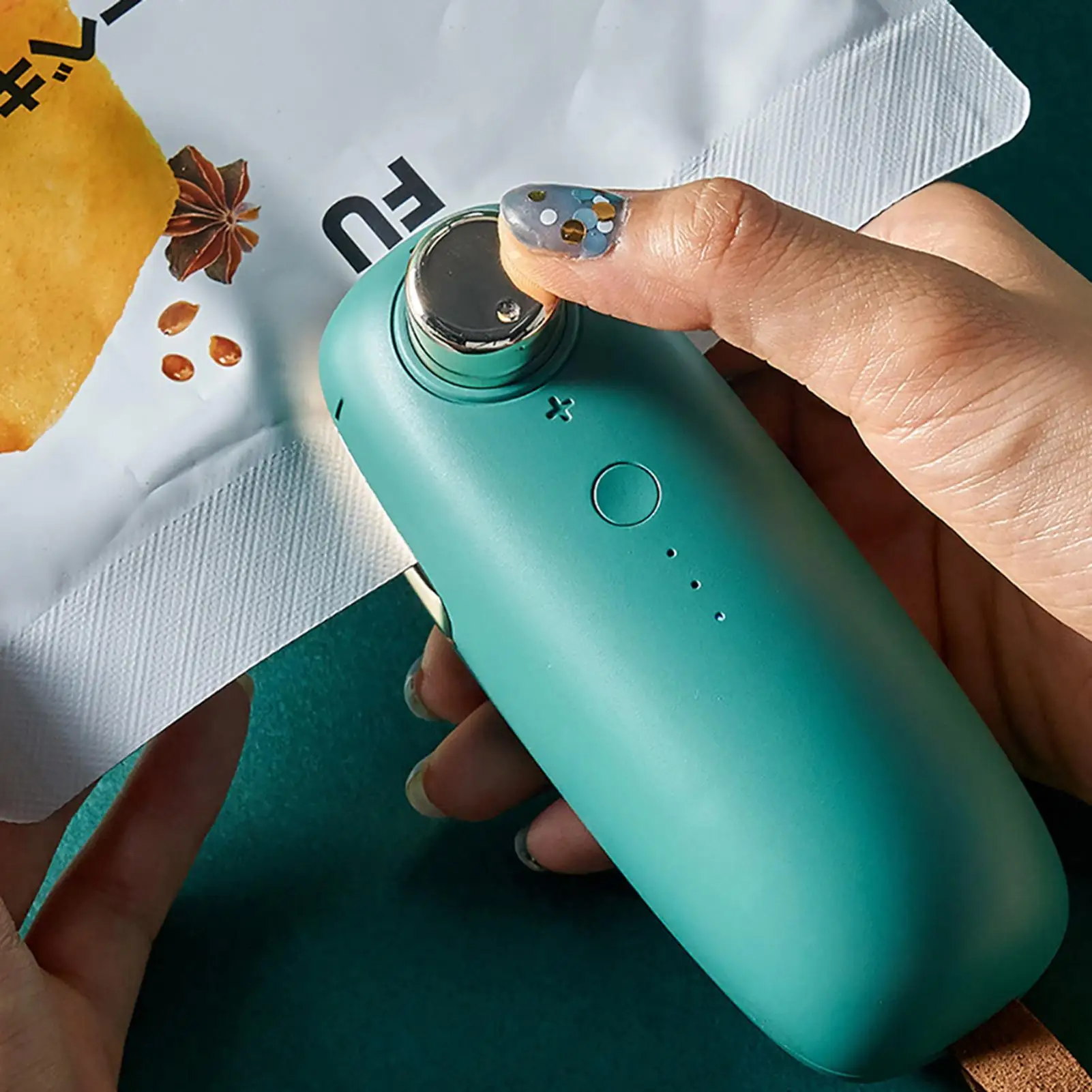 USB charging sealing machine hand pressure portable mini heating plastic packaging machine handheld vacuum food sealing device
USB charging sealing machine hand pressure portable mini heating plastic packaging machine handheld vacuum food sealing device