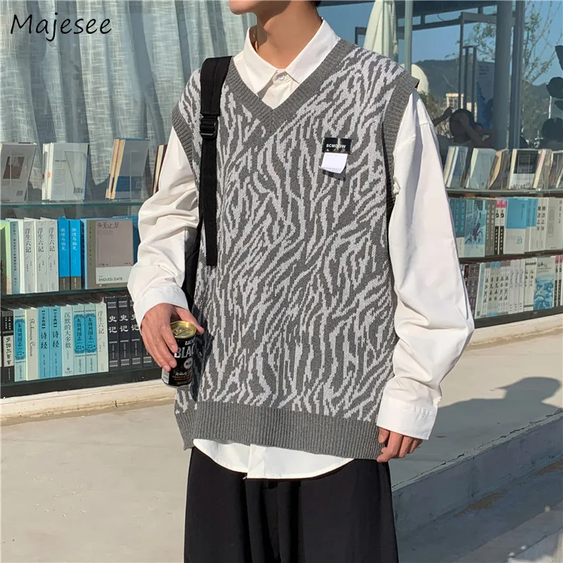 Men Sweater Vest V-Neck Tie Dye Print Patchwork Harajuku Knitted Males Leisure Chic Loose Street Outwear Cool Student Fashion
Men Sweater Vest V-Neck Tie Dye Print Patchwork Harajuku Knitted Males Leisure Chic Loose Street Outwear Cool Student Fashion
