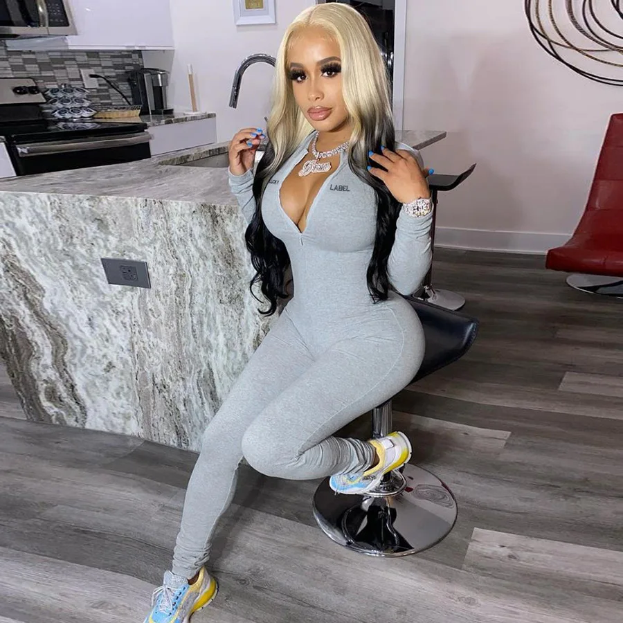 2022 Letter Embroidery Solid Stacked Zipper Jumpsuits Women Spring Rompers V-neck High Waist Elastic Female Sporty Streetwear
2022 Letter Embroidery Solid Stacked Zipper Jumpsuits Women Spring Rompers V-neck High Waist Elastic Female Sporty Streetwear