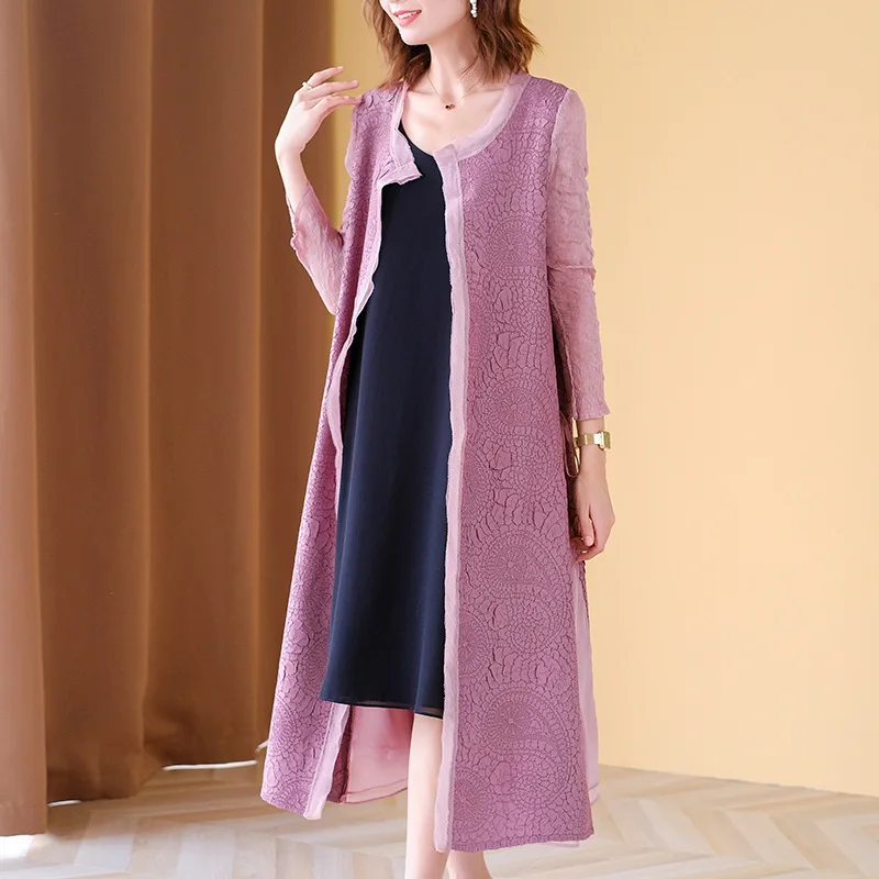 European Elegant Temperament Pleated Coat Women's Long Length Chinese Embroidered Windbreaker Large Size Pleated Trench
European Elegant Temperament Pleated Coat Women's Long Length Chinese Embroidered Windbreaker Large Size Pleated Trench