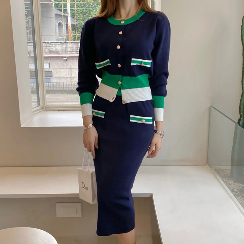 Женский трикотажный комплект из 2 предметов, винтажный однобортный Топ в полоску с длинным рукавом и облегающая юбка с высокой талией, Осень-зима
Женский трикотажный комплект из 2 предметов, винтажный однобортный Топ в полоску с длинным рукавом и облегающая юбка с высокой талией, Осень-зима