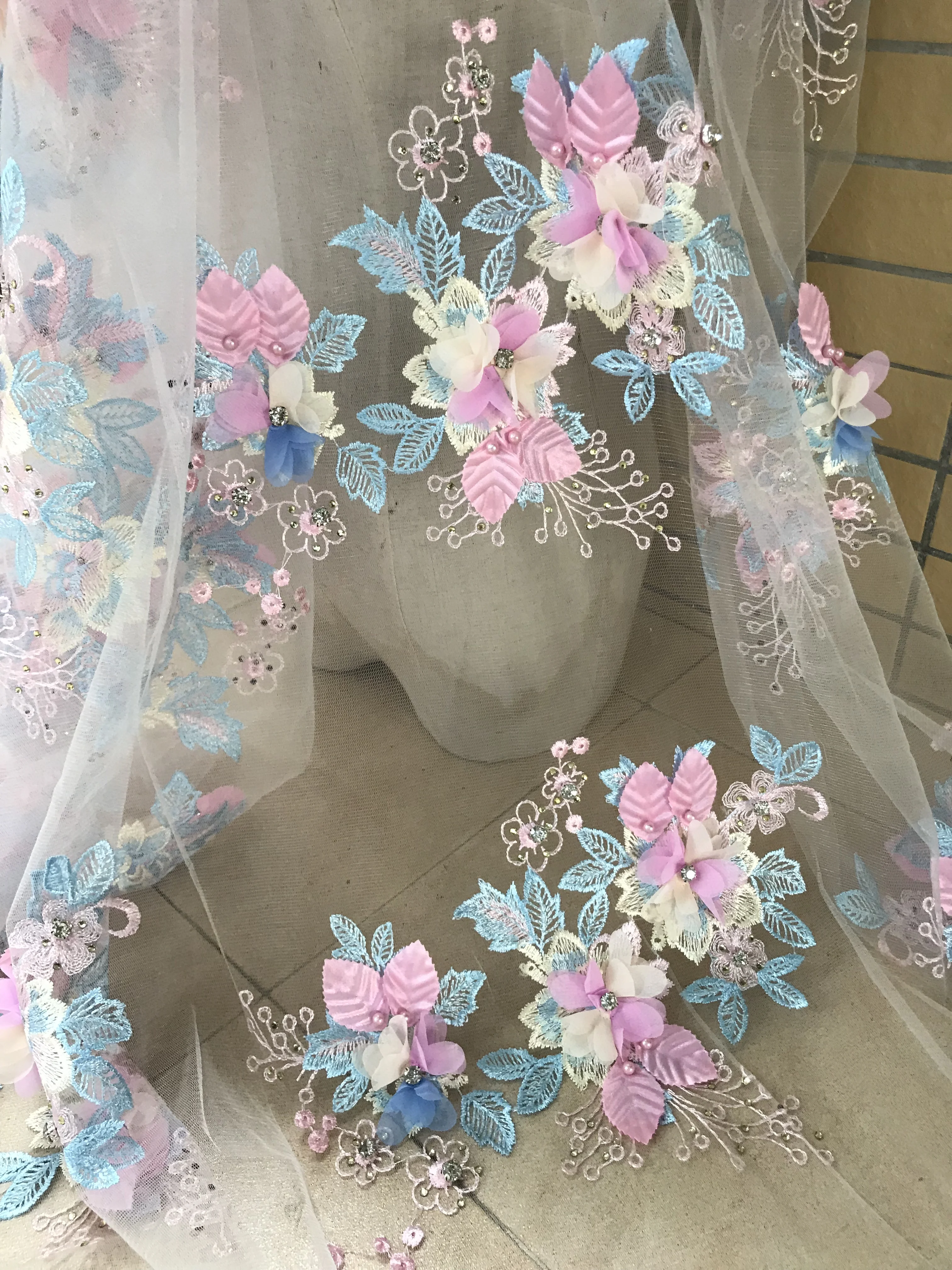 Beautiful 3d flower lace fabric Fashionable J-766811 french net fabric for dress
Beautiful 3d flower lace fabric Fashionable J-766811 french net fabric for dress
