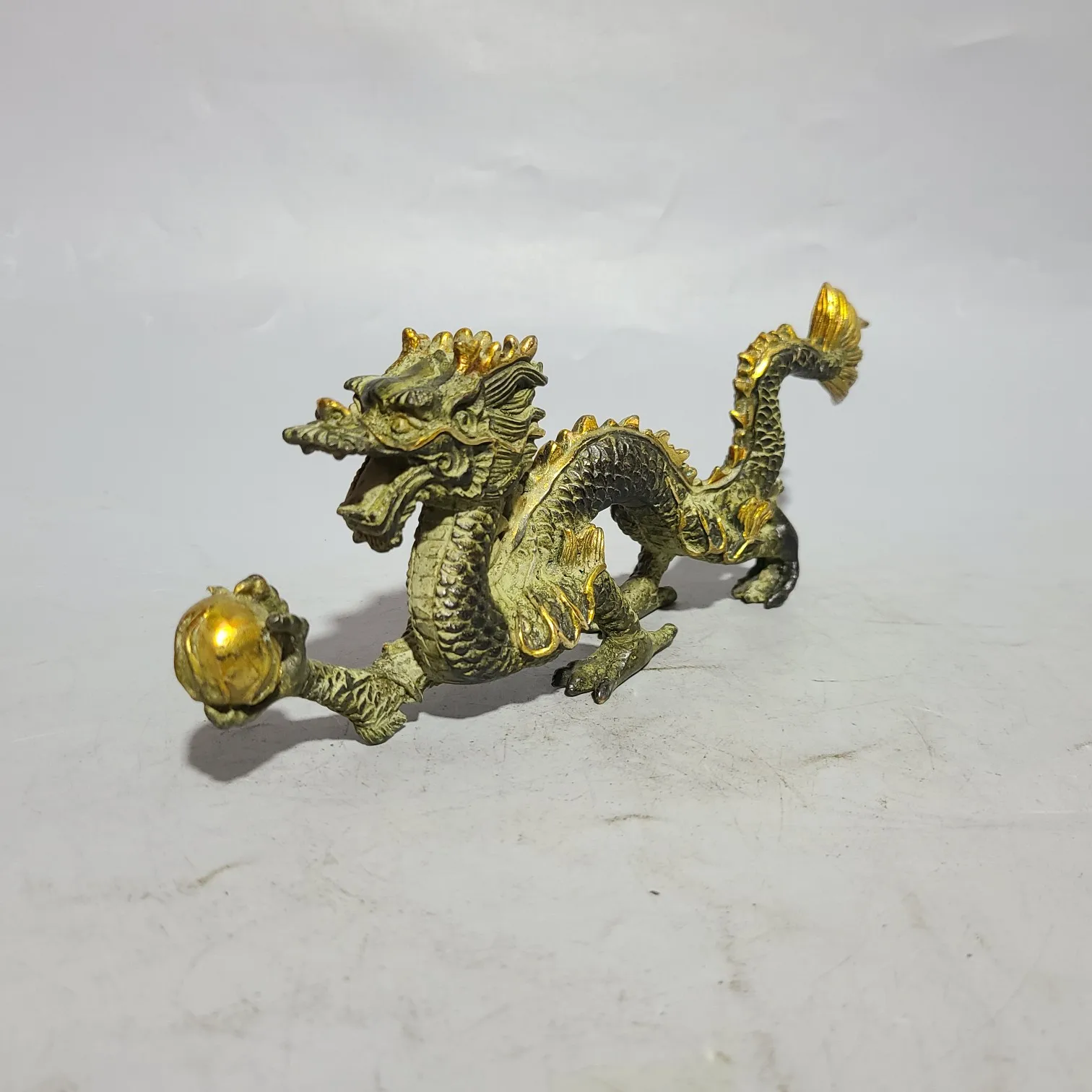 Exquisite Antique Furniture Ornaments Made Of Old Bronze Flying Dragon Playing With Beads
Exquisite Antique Furniture Ornaments Made Of Old Bronze Flying Dragon Playing With Beads