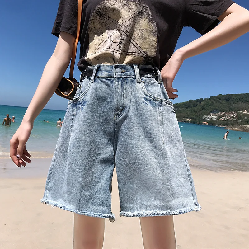 Cool Summer new Fashion High waist denim shorts female Loose Korean style Women Pocket street Casual Wide leg straight shorts
Cool Summer new Fashion High waist denim shorts female Loose Korean style Women Pocket street Casual Wide leg straight shorts