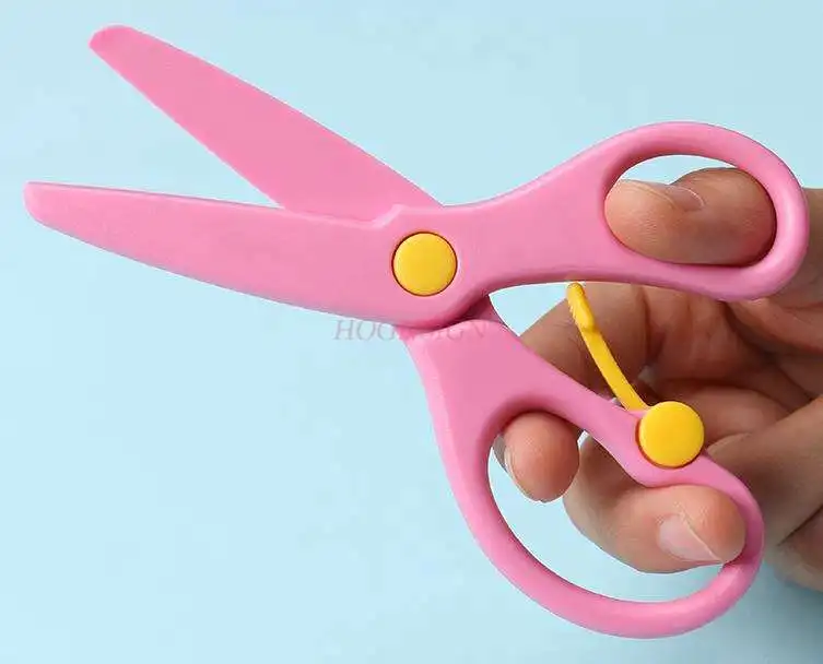 Portable multifunctional art children's scissors do not hurt hands plastic scissors for kindergarten elementary school art class
Portable multifunctional art children's scissors do not hurt hands plastic scissors for kindergarten elementary school art class