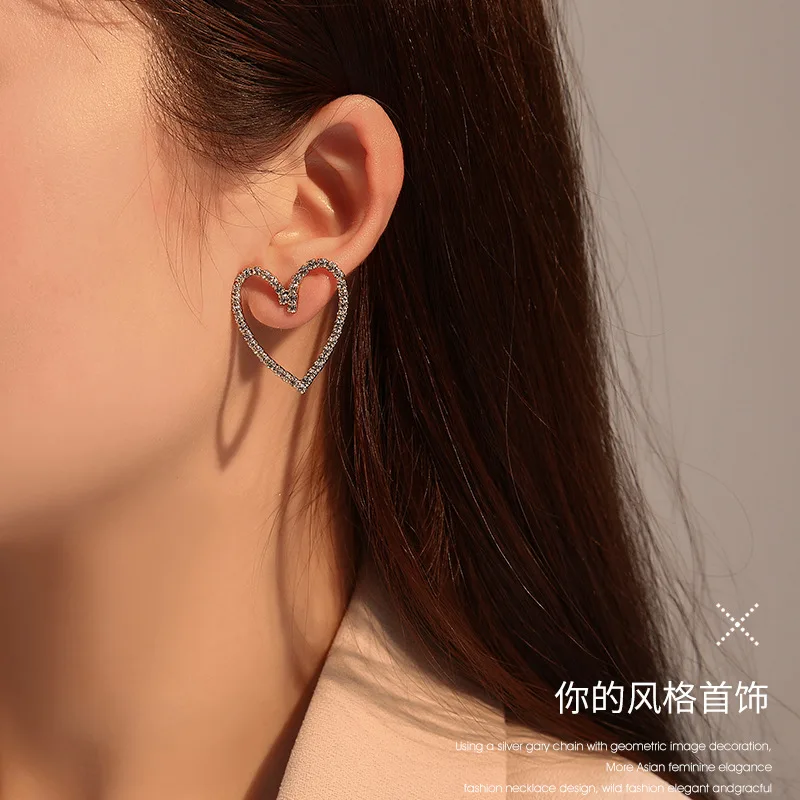 Simple Hollow Heart Alloy Starry Bling Rhinestone Golden Silver Plated Dangle Earrings & Drop Earrings for Women
Simple Hollow Heart Alloy Starry Bling Rhinestone Golden Silver Plated Dangle Earrings & Drop Earrings for Women