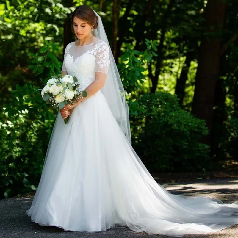 White ivory Simple Lace Applique Wedding Dresses O-collar Half Sleeve Tulle Lace Up Bridal Wedding Dresses Custom Size
White ivory Simple Lace Applique Wedding Dresses O-collar Half Sleeve Tulle Lace Up Bridal Wedding Dresses Custom Size