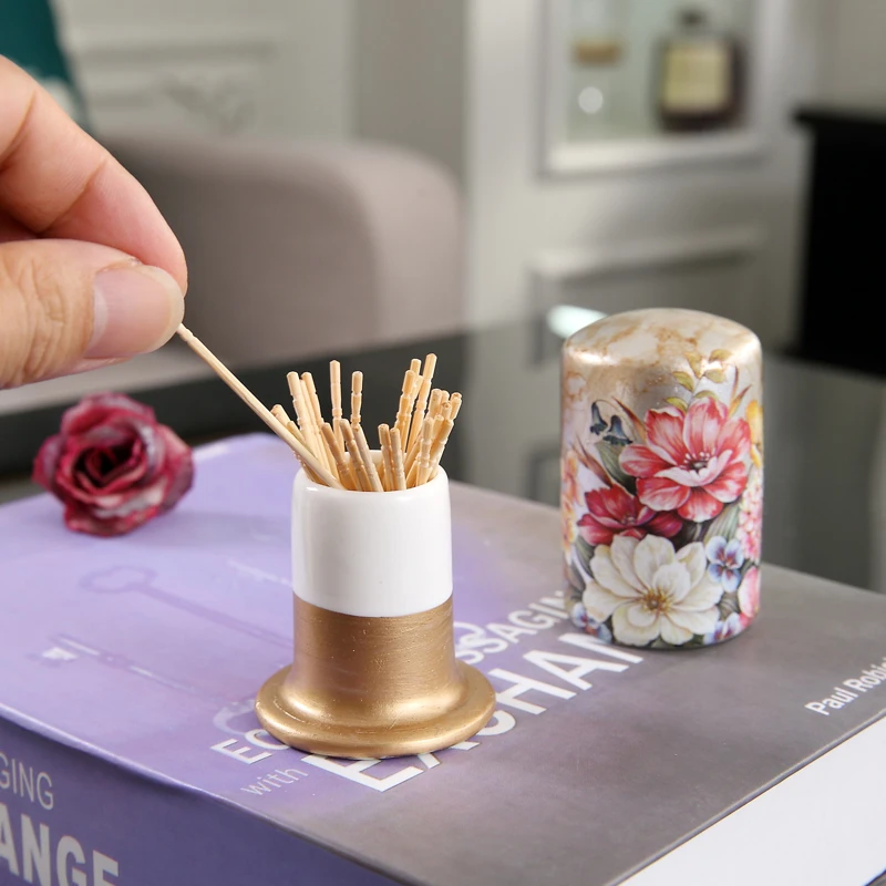 Creative Ceramic Toothpick Holder Chinese Style Toothpick Canister Box Dining Room Table Ornaments Wedding Gift
Creative Ceramic Toothpick Holder Chinese Style Toothpick Canister Box Dining Room Table Ornaments Wedding Gift