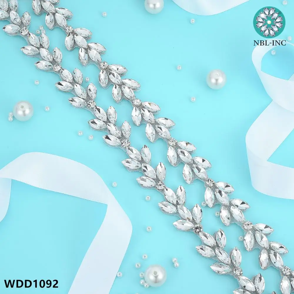 (10 yards) Wholesale hand beaded silver crystal rhinestone applique trim sew on iron on for wedding dress WDD1092
(10 yards) Wholesale hand beaded silver crystal rhinestone applique trim sew on iron on for wedding dress WDD1092