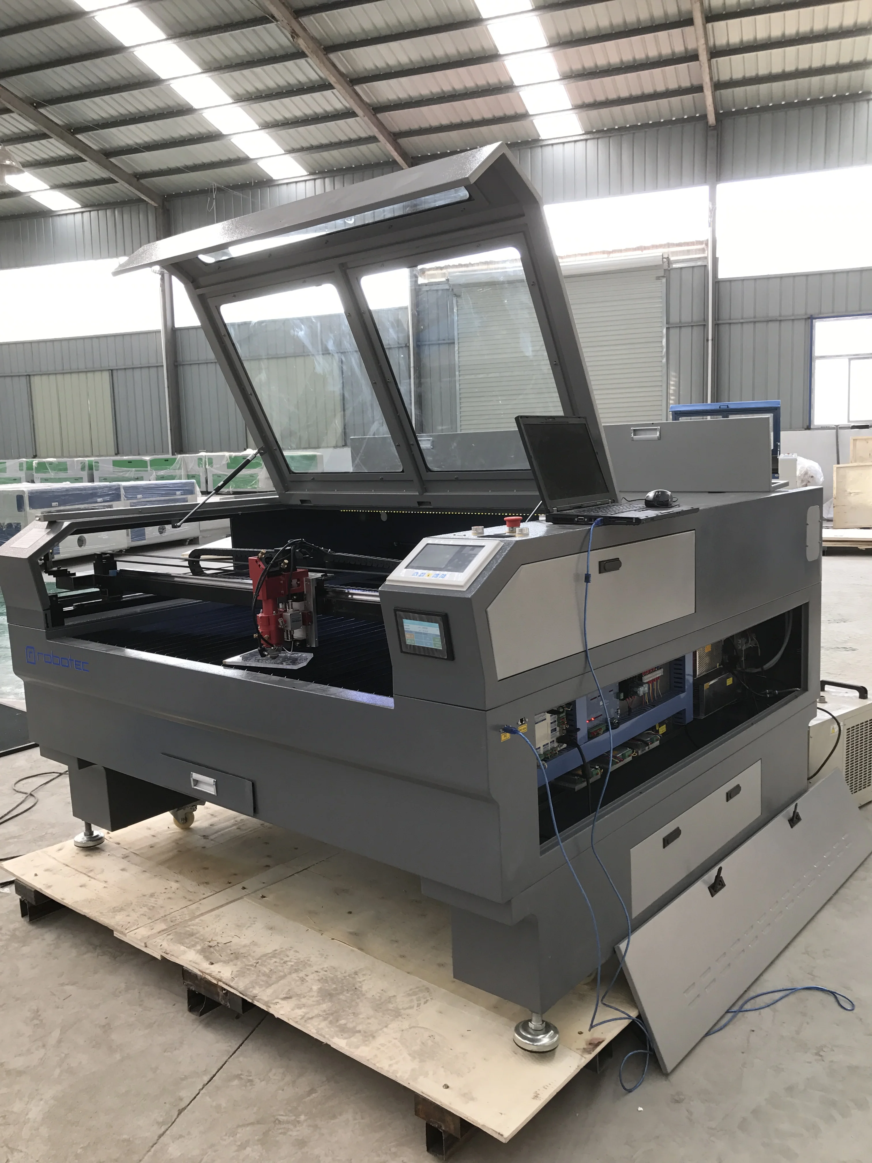 Best sale sheet metal laser cutter 1390/auto focus steel laser cutting machine with ruida RDworks/2mm steel cutting machine
Best sale sheet metal laser cutter 1390/auto focus steel laser cutting machine with ruida RDworks/2mm steel cutting machine