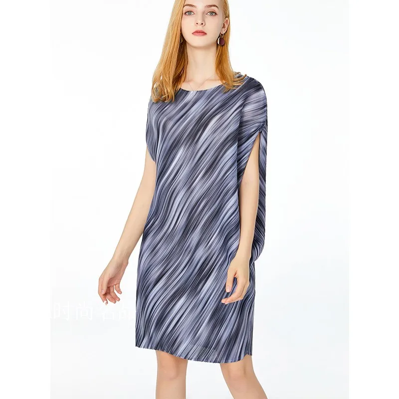 Miyake pleated print dress irregular women dress 2021 fashion casual mid-length skirt loose plus size dresses for women
Miyake pleated print dress irregular women dress 2021 fashion casual mid-length skirt loose plus size dresses for women
