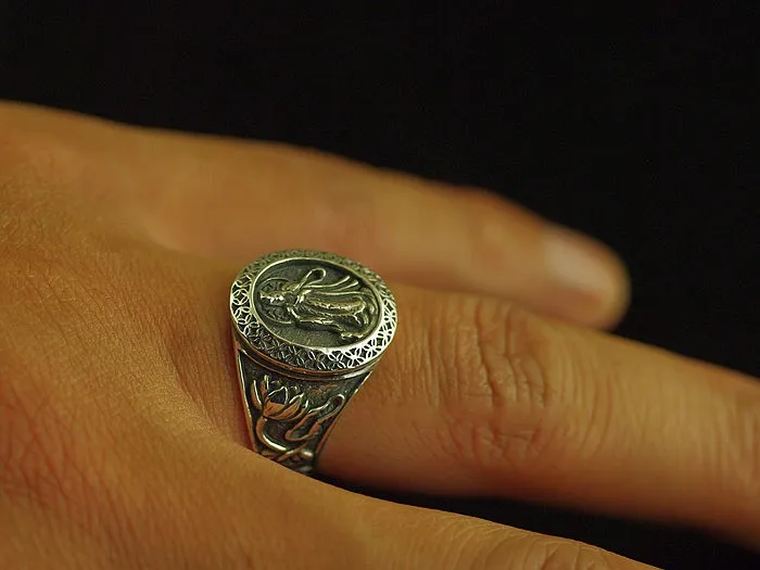 100%925 Sterling Silver Genuine new Avalokitesvara statue open Thai Silver Ring
100%925 Sterling Silver Genuine new Avalokitesvara statue open Thai Silver Ring