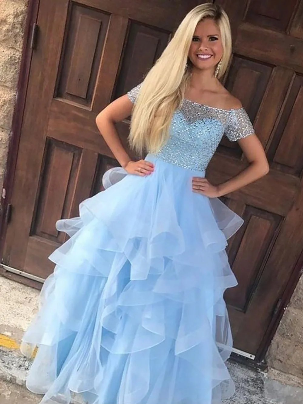 Light Blue Graduation Prom Party Dress Short Sleeves Ball Gown Off the Shoulder Ruffles Organza Long Prom Dresses with Beading
Light Blue Graduation Prom Party Dress Short Sleeves Ball Gown Off the Shoulder Ruffles Organza Long Prom Dresses with Beading