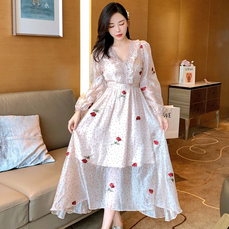 Runway Design Autumn Party Dress New Elegant Women Sexy V Neck Ruffles Embroidery Polka Dot Print Long Dresses
Runway Design Autumn Party Dress New Elegant Women Sexy V Neck Ruffles Embroidery Polka Dot Print Long Dresses