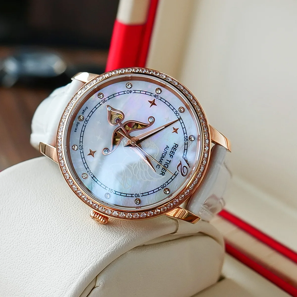 Reef Tiger/RT Brand Luxury Fashion Watches for Women Shell Watch Waterproof 30M Lady Dress Watches Relogio Feminino RGA1550
Reef Tiger/RT Brand Luxury Fashion Watches for Women Shell Watch Waterproof 30M Lady Dress Watches Relogio Feminino RGA1550