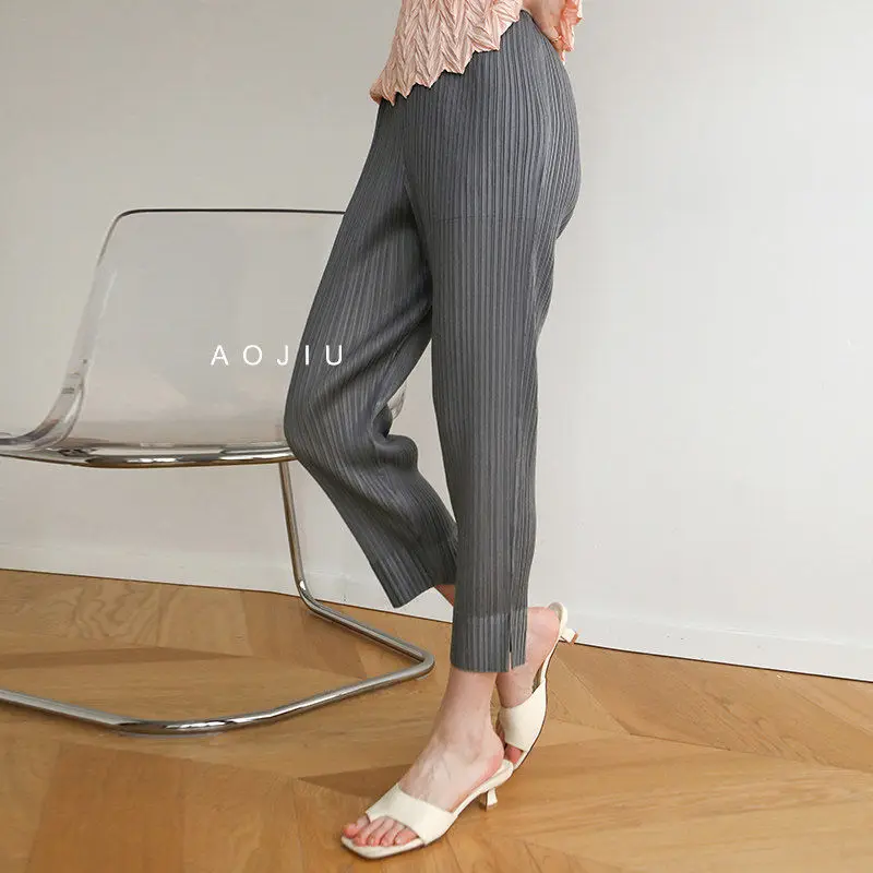 Trousers Pleated Casual Pants Female Summer Loose Pressure Pleated Small Foot Pants Pleated Nine Points Straight Old Clothing
Trousers Pleated Casual Pants Female Summer Loose Pressure Pleated Small Foot Pants Pleated Nine Points Straight Old Clothing